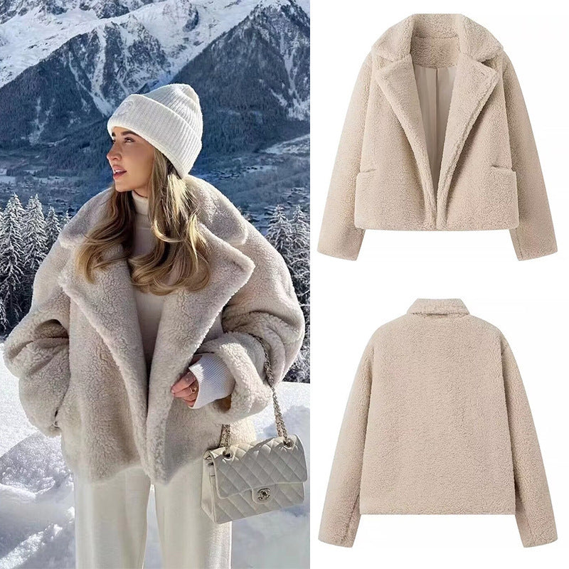Damen Kurz geschnittene Teddyjacke im Lammfell‑Look mit Oversize‑Reverskragen Nord Taschen