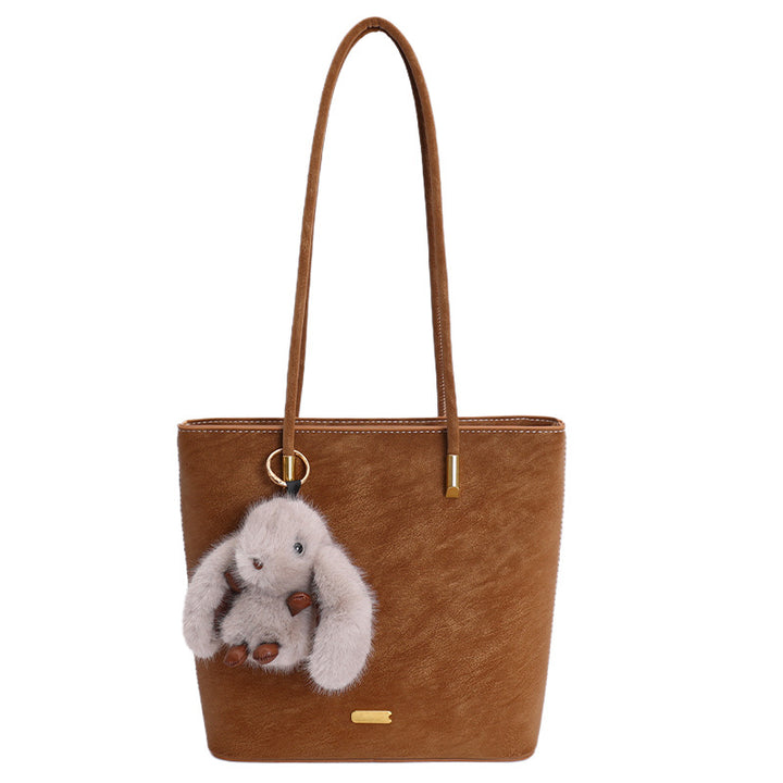 Damen Shopper-Tasche mit weichem Kunstleder und charmantem Plüschanhänger Nord Taschen