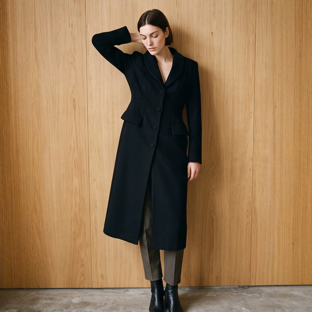 Damen Taillierter Longcoat mit Schalkragen und figurformenden Abnähern Nord Taschen