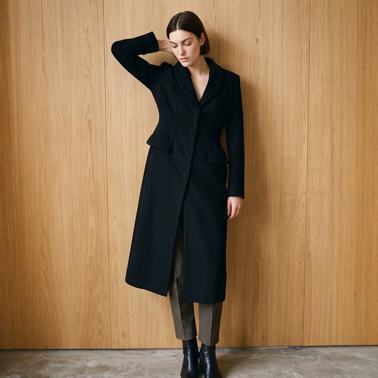 Damen Taillierter Longcoat mit Schalkragen und figurformenden Abnähern Nord Taschen