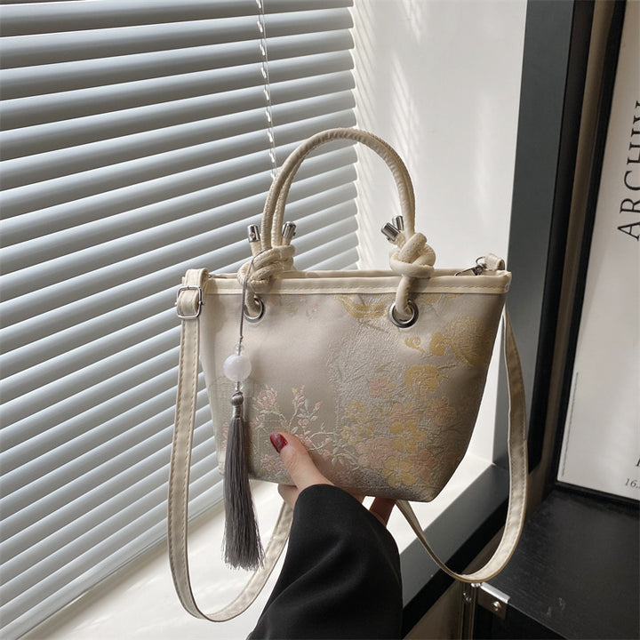 Damen elegante Umhängetasche mit floralem Design und kunstvollen Details Nord Taschen