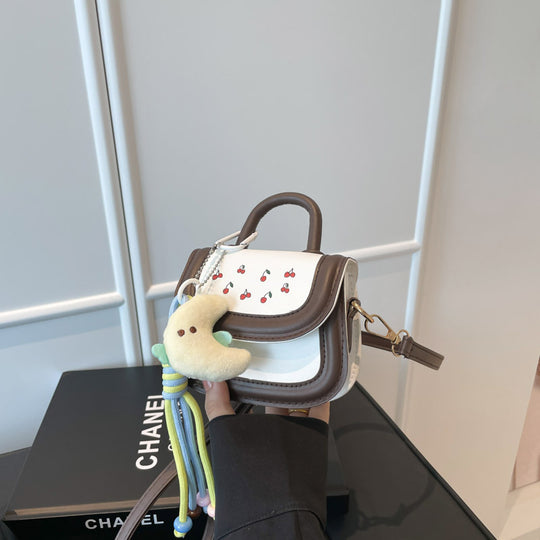 Damen Mini-Handtasche mit fröhlichem Kirschdesign und charmanten Anhängern Nord Taschen