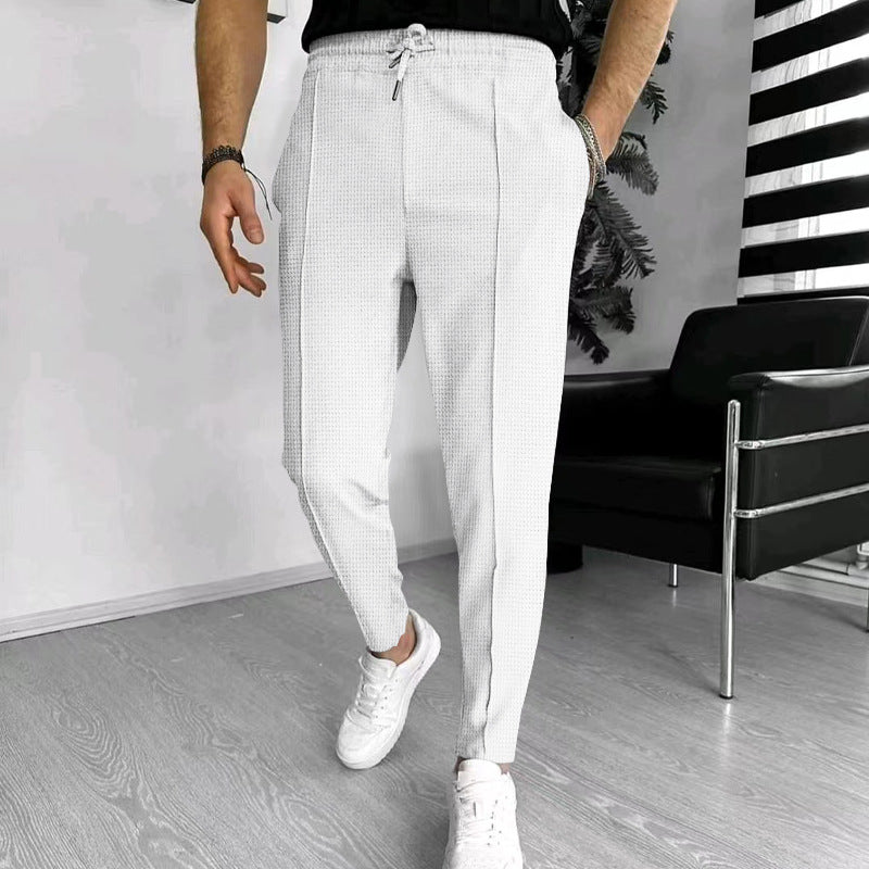 Herren nan schmal zulaufende Jogging-Chino aus strukturierter WNord Taschenqualität mit elastischem Tunnelzugbund und dekorativer Bügelfalte