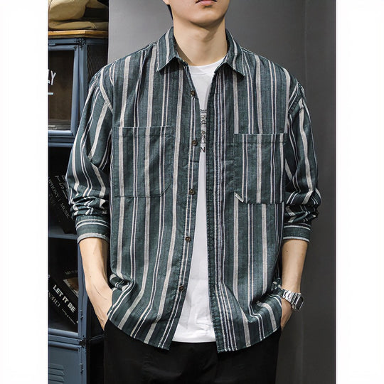 Herren Oversized Breitcord-Hemdjacke mit vertikaler Streifenstruktur und aufgesetzten Brusttaschen Nord Taschen
