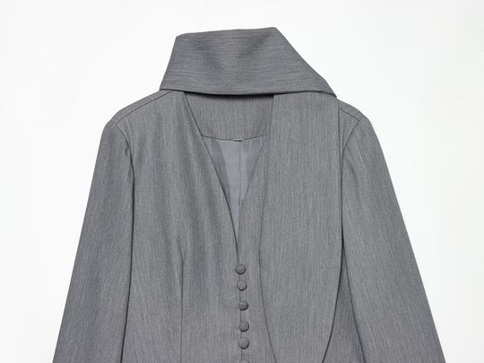 Damen Eleganter Longline-Blazer mit hohem Funnelkragen und überziehbaren Stoffknöpfen Nord Taschen