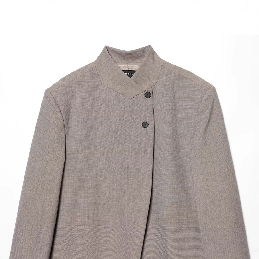 Damen Kurzer taillierter Blazer mit Stehkragen und asymmetrischer Knopfleiste Nord Taschen