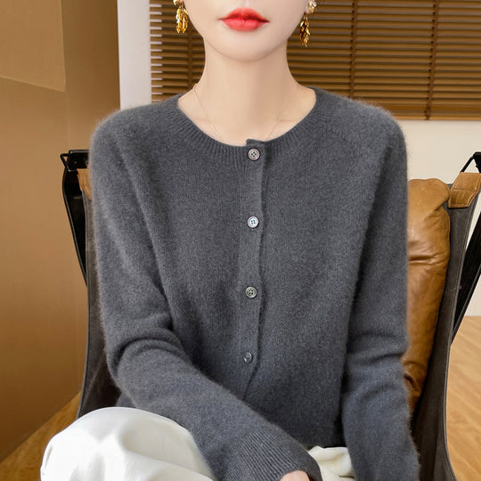 Damen Kurzgeschnittener Feinstrick-Cardigan mit Rundhalsausschnitt und schimmernder Knopfleiste Nord Taschen