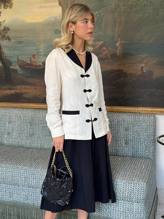 Damen Taillierte Jacquard-Jacke mit Kontrastkragen und Knotenverschlüssen Nord Taschen