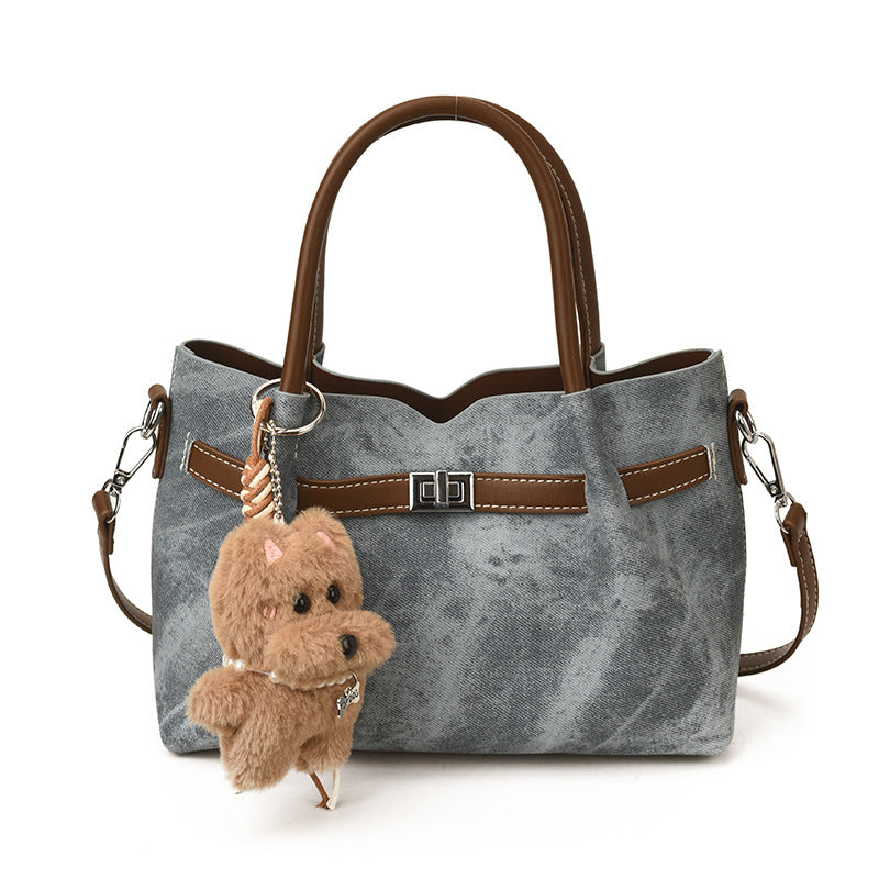 Damen Handtasche im modernen Design mit abnehmbarem Anhänger Nord Taschen