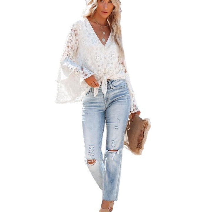 Damen Spitzenbluse mit leichtem V-Ausschnitt und dekorativem BindNord Taschenand