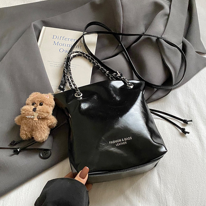 Damen Hobo-Tasche mit elegantem Kettenakzent und modernem Kordelzug Nord Taschen