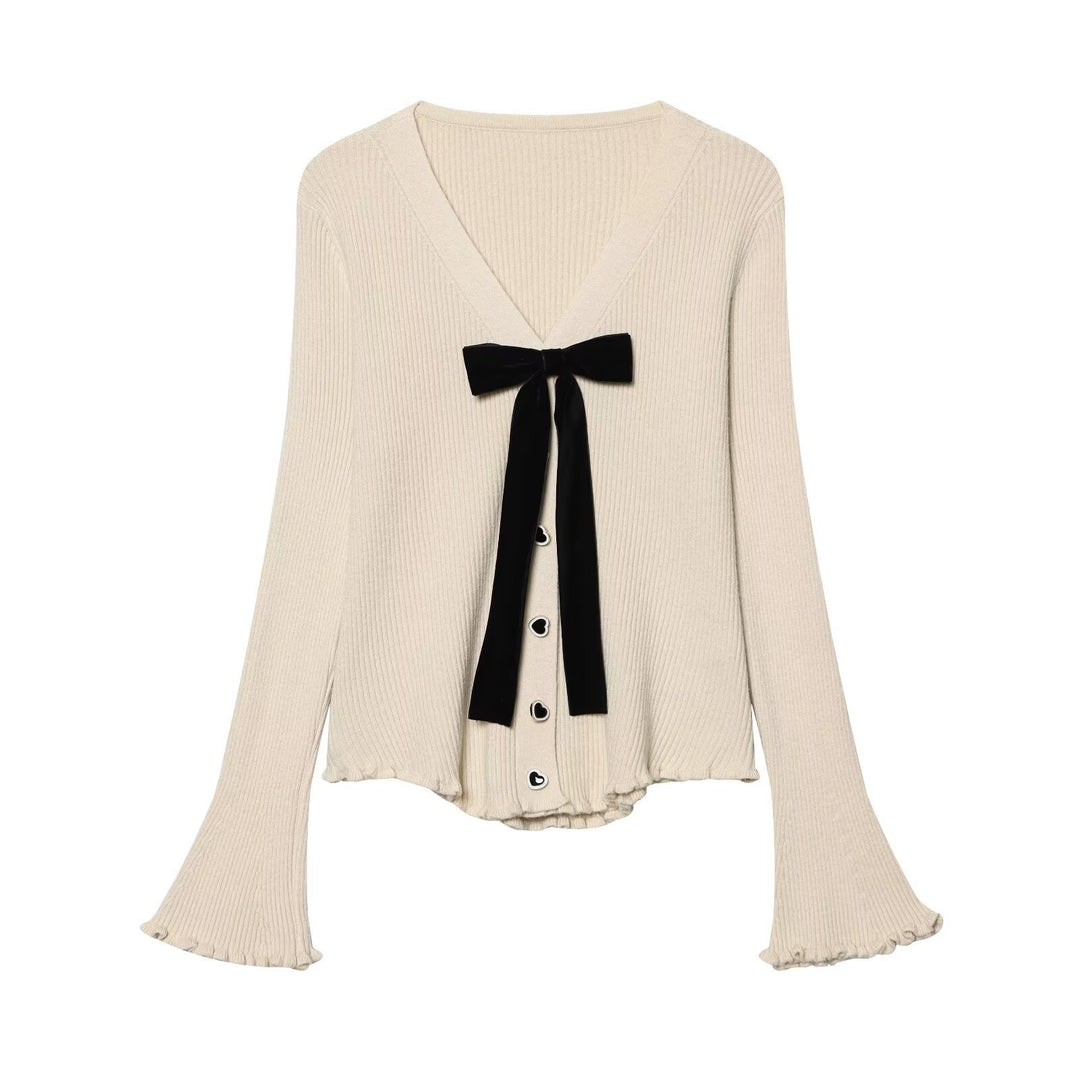 Damen Feinstrick-Cardigan mit V-Ausschnitt, Samtschleife und Herzknöpfen Nord Taschen