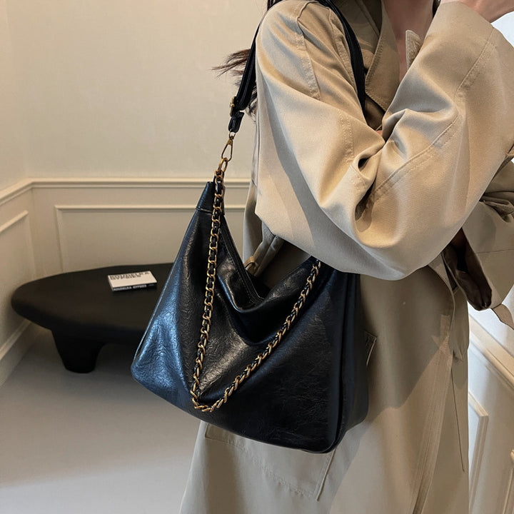 Damen stylische Umhängetasche mit goldenen Kettendetails Nord Taschen