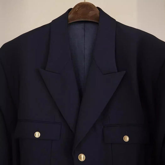 Damen weit geschnittener Blazer mit taillierter Silhouette, goldenen Schmuckknöpfen und Pattentaschen Nord Taschen