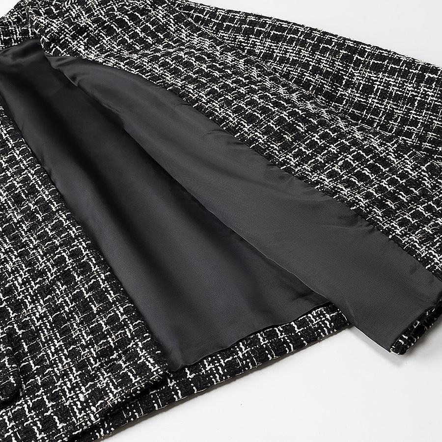 Damen Bouclé-Tweed-Jacke mit Rundhalsausschnitt, goldenen Zierknöpfen und aufgesetzten Taschen Nord Taschen