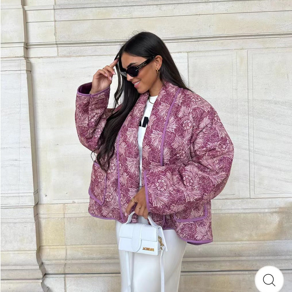 Damen Kurz geschnittene Steppjacke im Vintage-Blumenmuster mit Schalkragen und Kontrastpaspel Nord Taschen