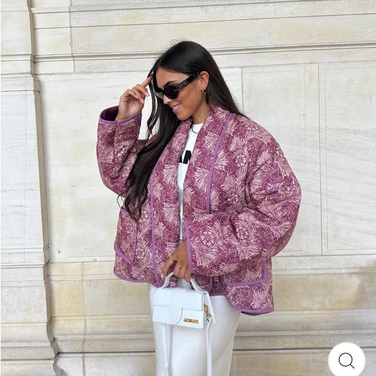 Damen Kurz geschnittene Steppjacke im Vintage-Blumenmuster mit Schalkragen und Kontrastpaspel Nord Taschen