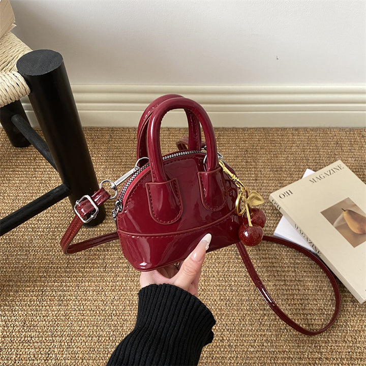 Damen Mini Umhängetasche mit fruchtigem Anhänger Nord Taschen