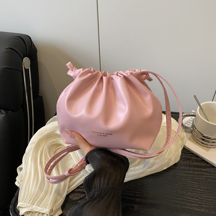 Damen Umhängetasche aus glattem Kunstleder mit verstellbarem Kordelzug Nord Taschen