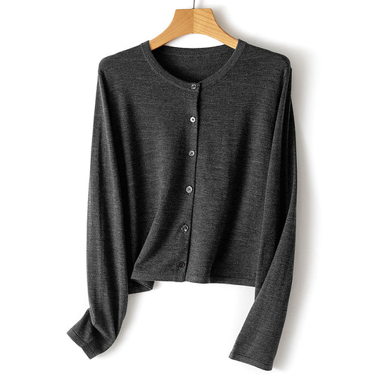 Damen leichte kurz geschnittene Feinstrick-Cardigan mit Rundhalsausschnitt und Knopfleiste Nord Taschen