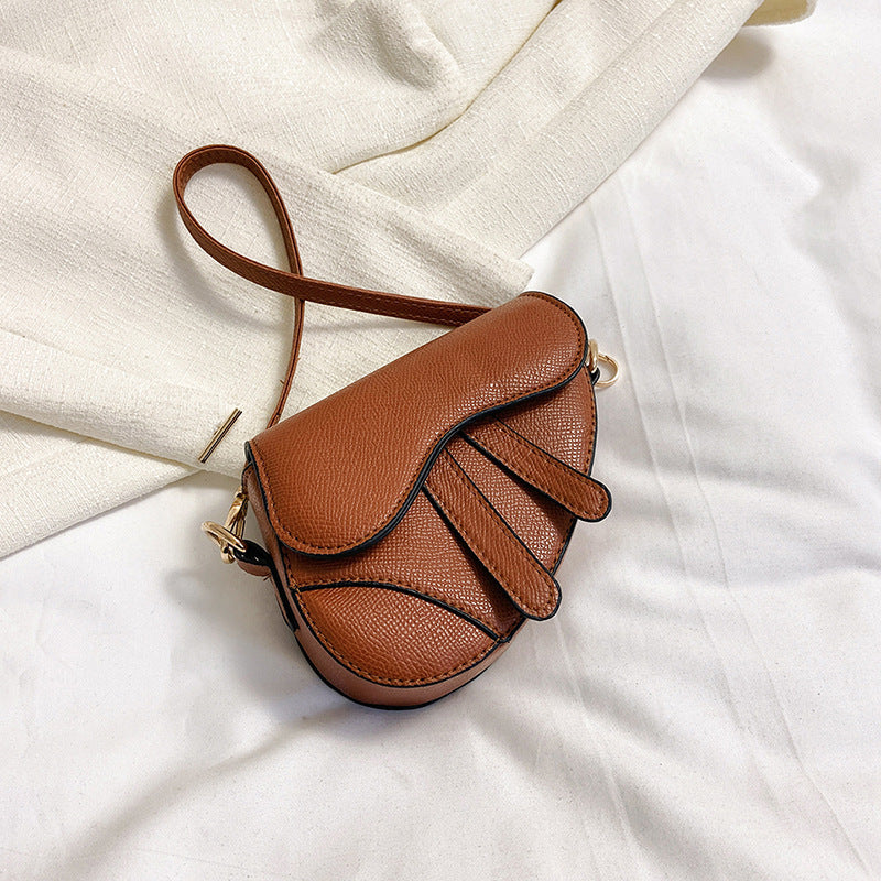 Damen elegante Umhängetasche mit einzigartigem Faltendesign und verstellbarem Riemen Nord Taschen