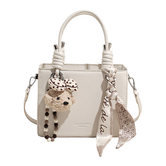 Damen Handtasche mit integriertem Tragegurt und geflochtenen Details Nord Taschen