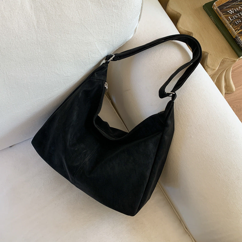Damen Hobo-Tasche aus hochwertigem Leder mit luftigem Design Nord Taschen