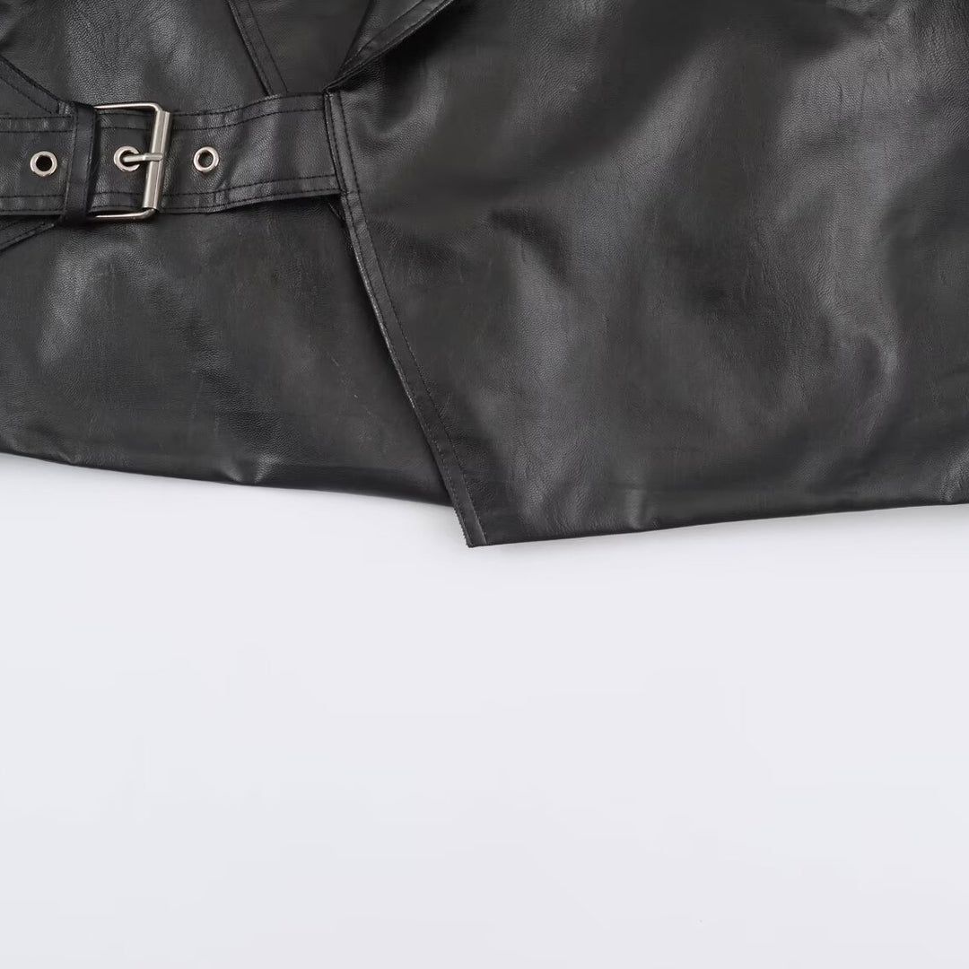Damen Cropped Lederoptik-Jacke mit übergroßem Schalkragen und taillierendem Schnallenriemen Nord Taschen