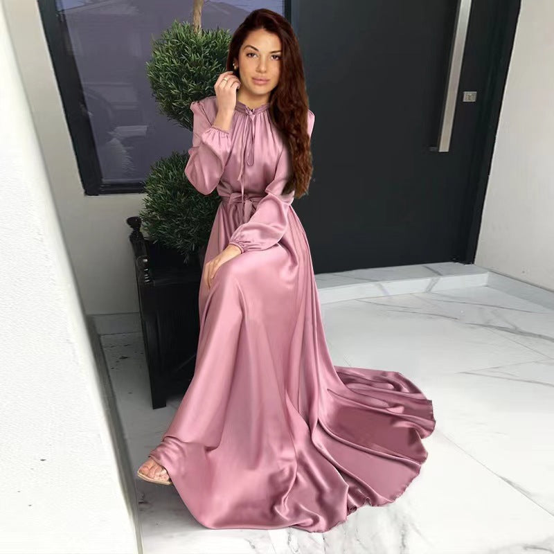 Damen Maxikleid aus fließendem Satin mit Stehkragen und Bindegürtel Nord Taschen