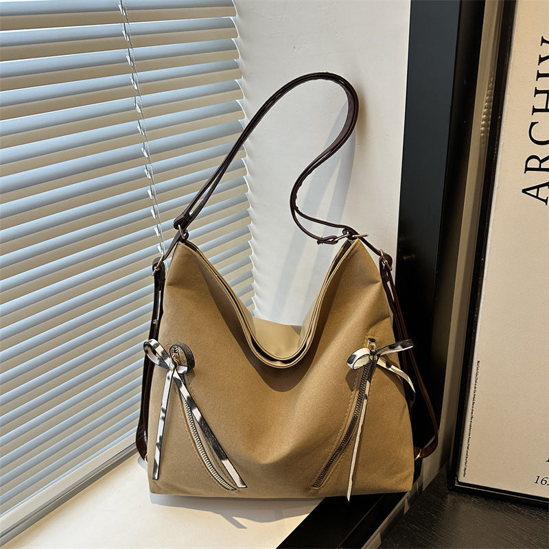Damen Beuteltasche mit dekorativen Reißverschlussdetails Nord Taschen