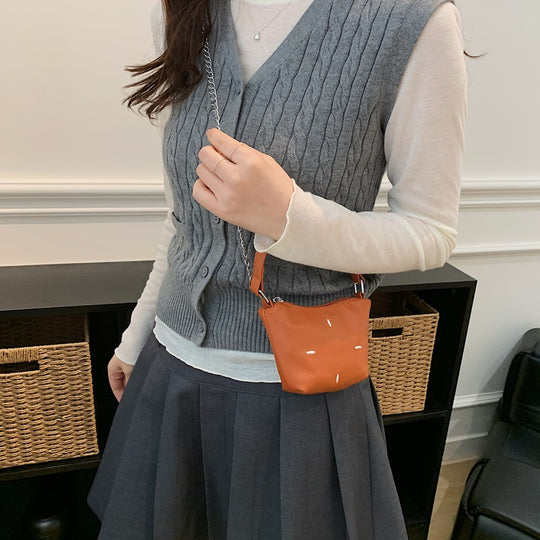 Damen Mini-Handtasche mit glänzender Kette und strukturiertem Obermaterial Nord Taschen