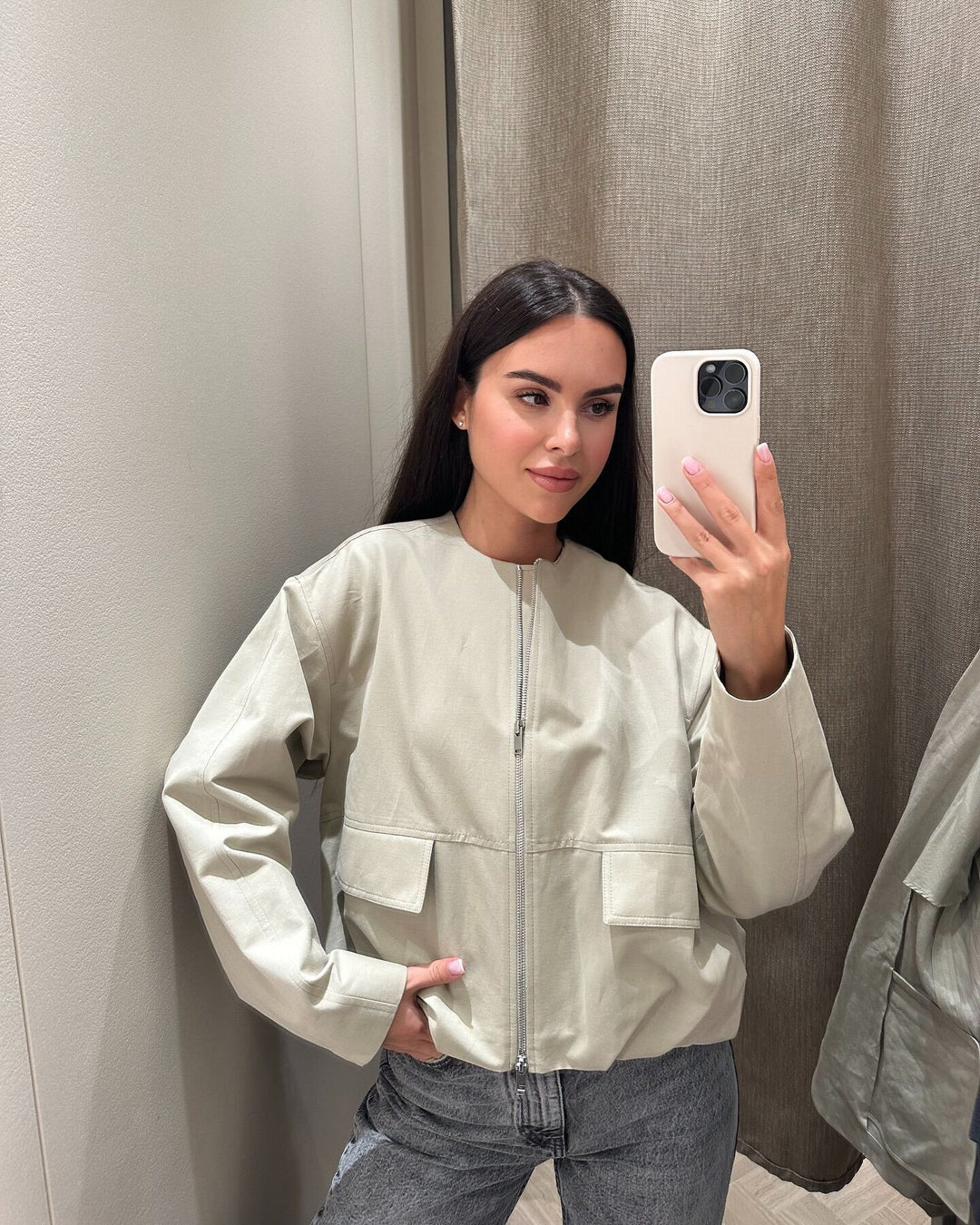 Damen Leichte Cropped-Workerjacke ohne Kragen mit Frontreißverschluss und Pattentaschen Nord Taschen