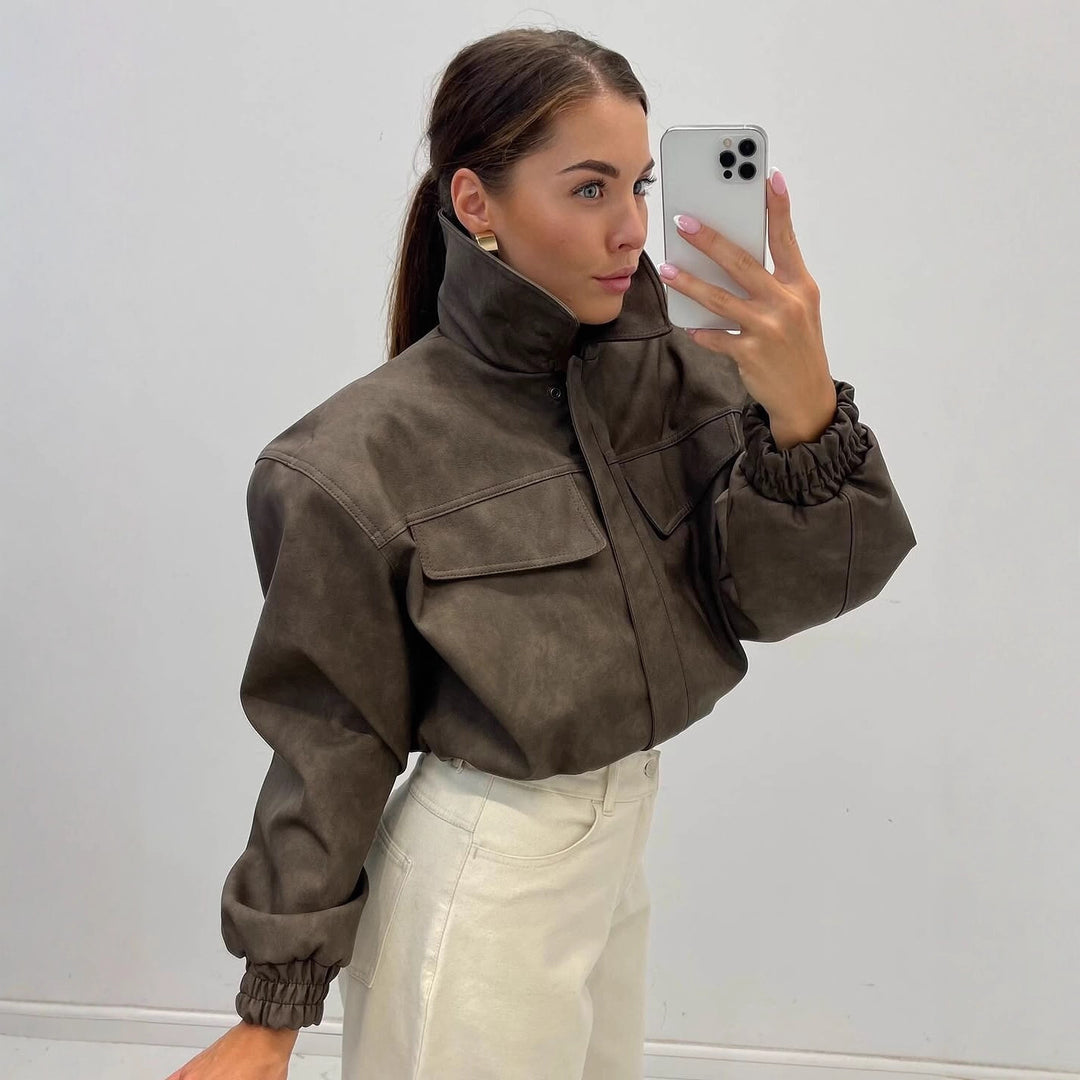Damen Kurz geschnittene Kunstlederjacke mit aufgesetzten Brusttaschen Nord Taschen