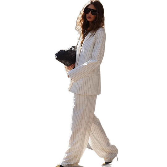 Damen Zweiteiliges Nadelstreifen-Anzugset mit Oversize-Blazer und weiter Bundfaltenhose Nord Taschen
