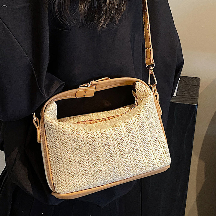 Damen Umhängetasche aus geflochtenem Naturmaterial mit elegantem Tragegurt Nord Taschen