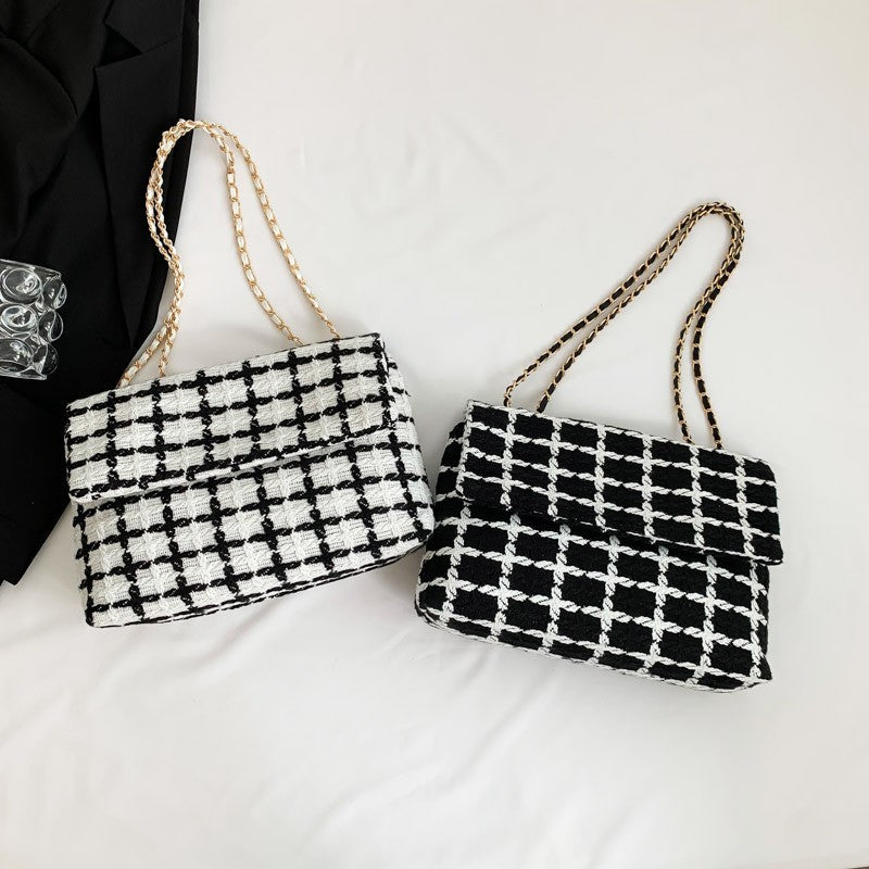 Damen Clutch-Tasche im zeitgenössischen Design mit strukturiertem Muster Nord Taschen