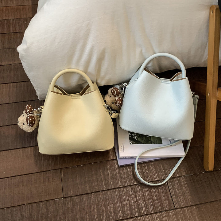 Damen Hobo-Tasche mit abnehmbarem Plüschanhänger Nord Taschen