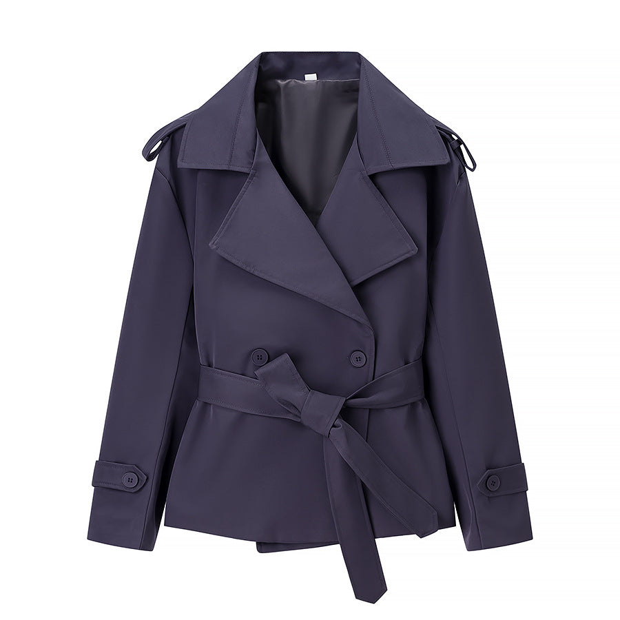 Damen Kurzgeschnittener taillierter Trenchcoat mit Bindegürtel und Schulterklappen Nord Taschen