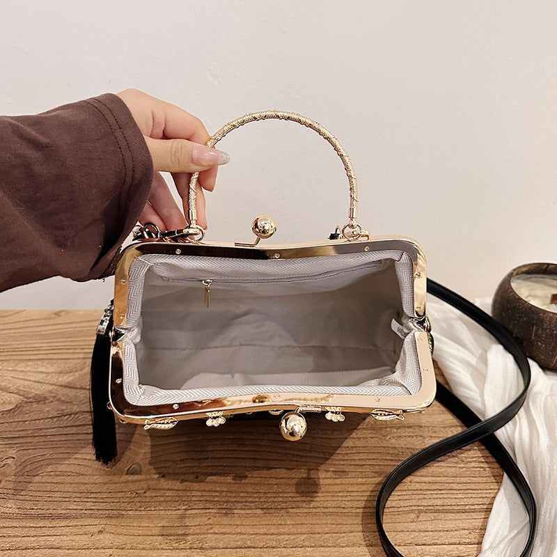 Damen modische Handtasche mit filigranem Schmetterlingsmuster und eleganten Akzenten Nord Taschen