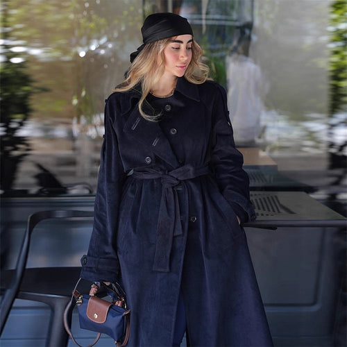 Damen langer Cord-Trenchcoat mit Bindegürtel und Oversize-Schultern Nord Taschen