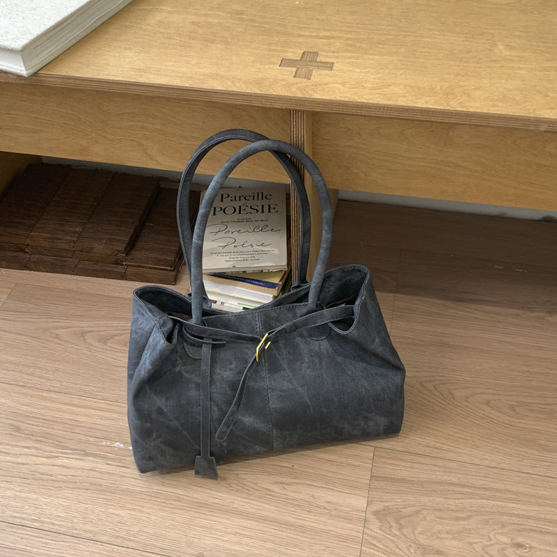 Damen elegante Henkeltasche mit strukturiertem Design und modernem Verschluss Nord Taschen