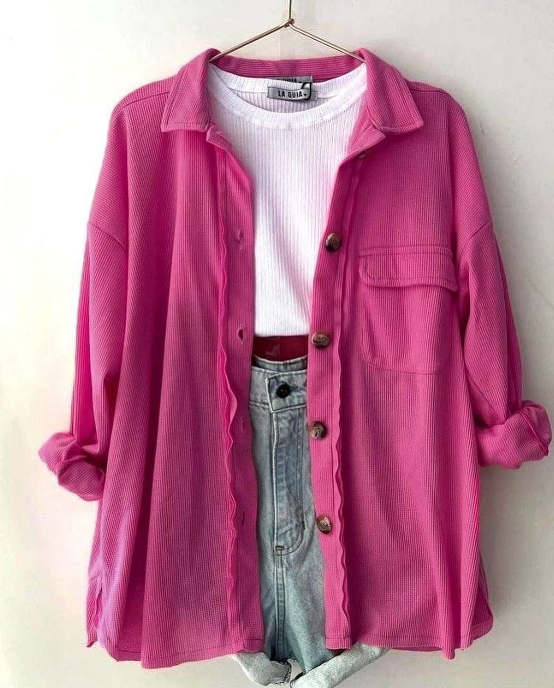Damen Oversized Cordhemdjacke aus Breitcord mit Brusttasche und Holzknöpfen Nord Taschen