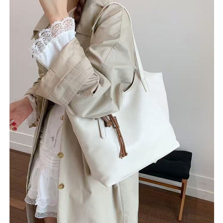 Damen Tote-Tasche mit eleganter Struktur und praktischem Innenlayout Nord Taschen