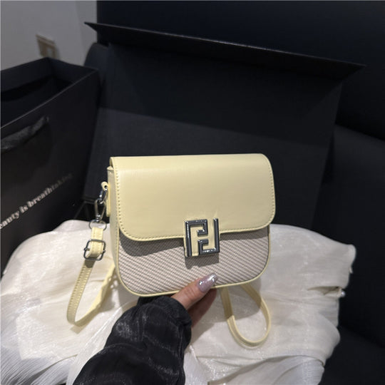 Damen Umhängetasche im minimalistischen Design mit eleganten Metallakzenten Nord Taschen