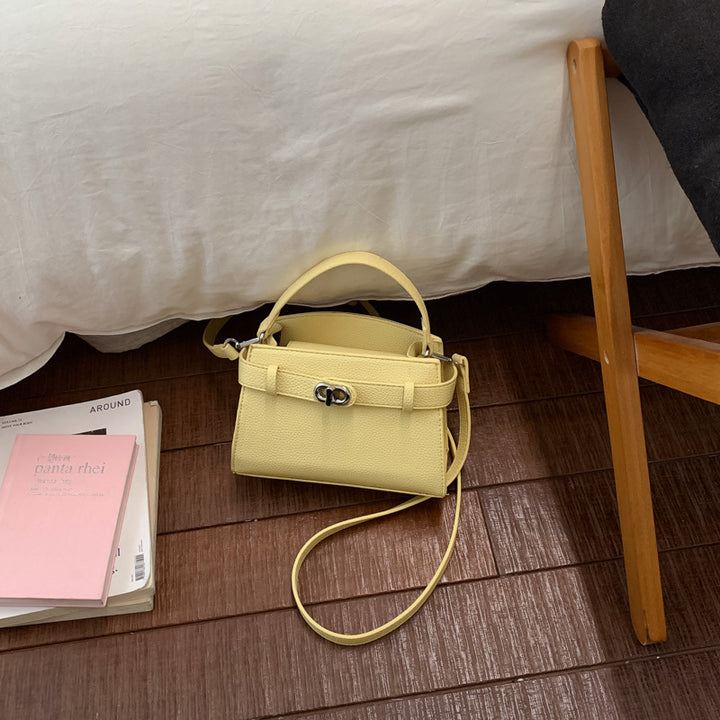 Damen trendige Handtasche mit verspieltem Tieranhänger Nord Taschen