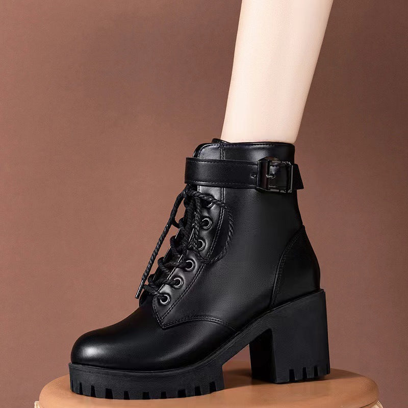 Damen nan Plateau-Schnürstiefelette aus Kunstleder mit profilierter Gummisohle und verstellbarem Schnallenriemen Nord Taschen