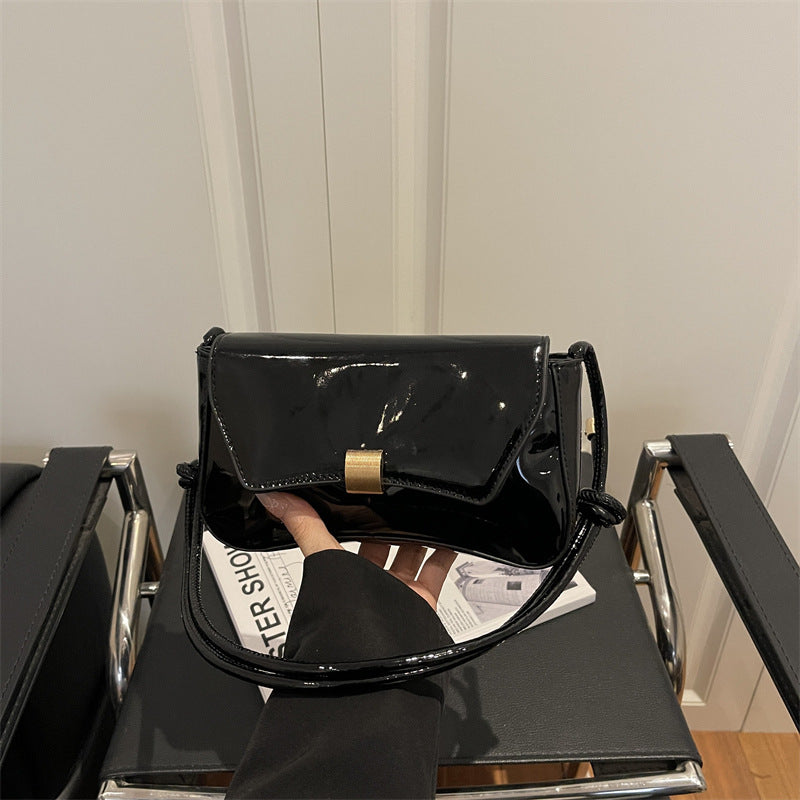 Damen elegante Umhängetasche mit stilvollem Klappverschluss Nord Taschen