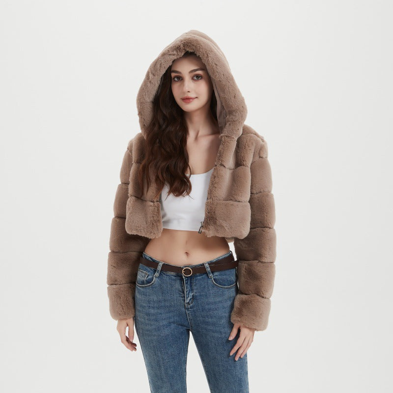 Damen Cropped Kunstpelzjacke mit horizontalen Volumenpaneelen, Steh-Umlegekragen und Reißverschluss Nord Taschen