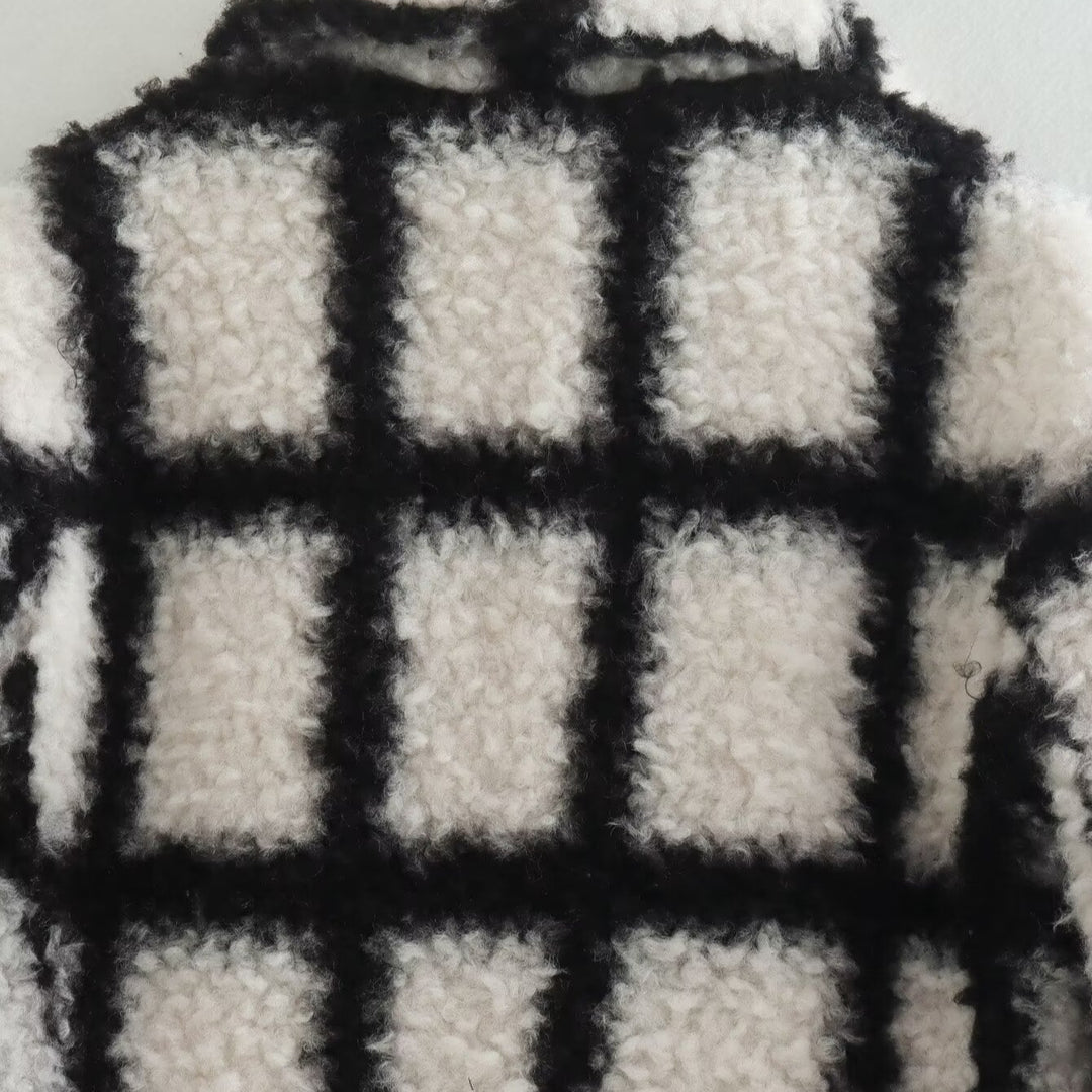 Damen Taillierter Teddy-Mantel mit Karomuster und Reverskragen Nord Taschen