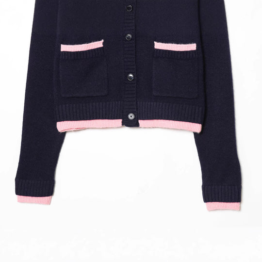 Damen Kurzer Boxy-Strickcardigan mit aufgesetzten Taschen und kontrastierenden Bündchen Nord Taschen